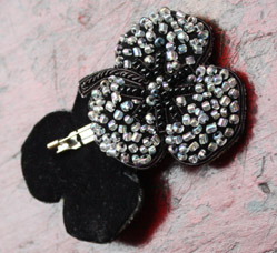 broche broderie