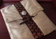 pochette en soie brode